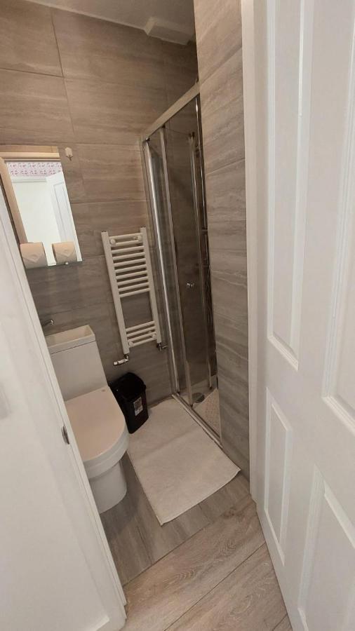 Double En-Suite Room Available In 3 Bed Apt Londra Exterior foto